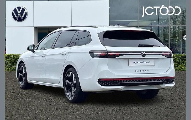 Used VW Passat R-line 150 HP (110 kW) 2024 White Estate