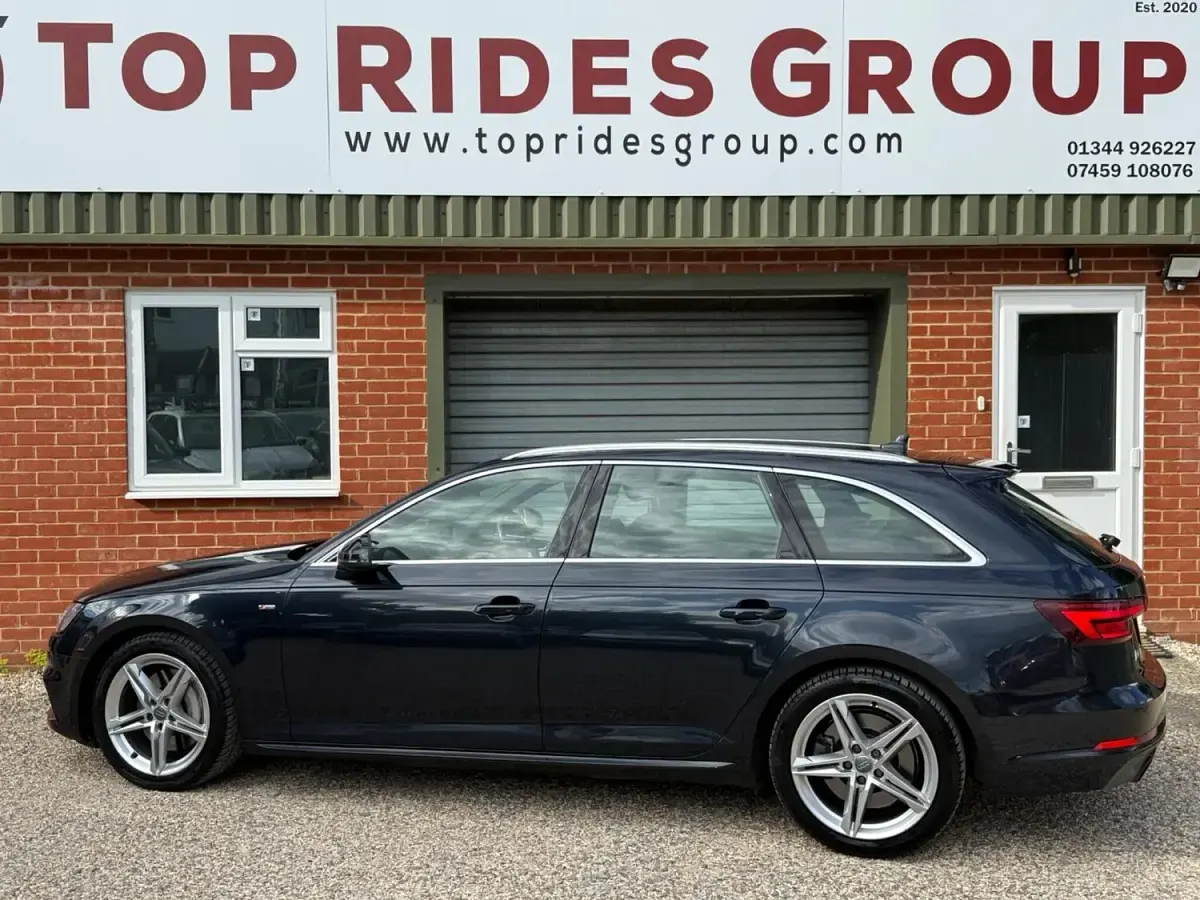 Used Audi A4 S-Line 252 HP (185 kW) 2018 Blue Estate