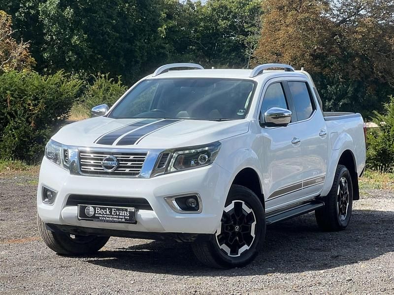 White Used 2021 Nissan Navara Tekna Pickup | £19,499 (Good price) - Image 1/3