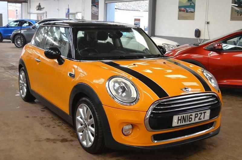 Used Mini Cooper Hatch 136 HP (100 kW) 2016 Orange Hatchback