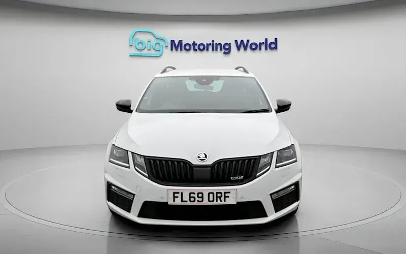 Used Skoda Octavia vRS 188 HP (138 kW) 2020 White Estate