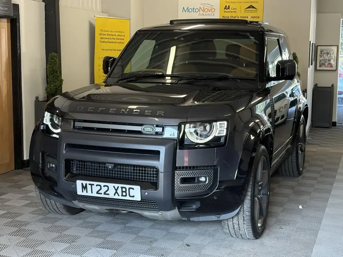 Used Land Rover Defender S 525 HP (386 kW) 2022 Grey SUV