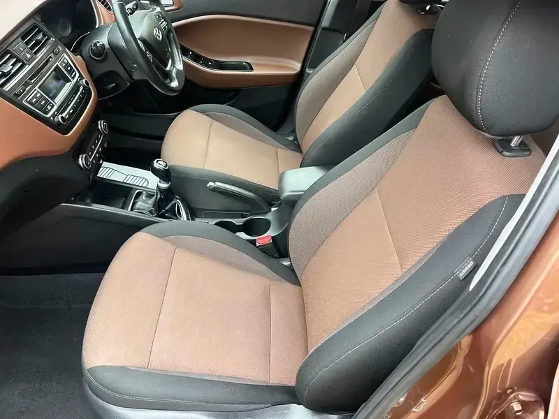 Used Hyundai i20 Premium 84 HP (61 kW) 2015 Brown Hatchback