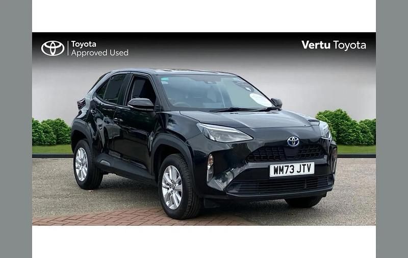 Black Used 2023 Toyota Yaris Hybrid SUV | £20,362 (Good price) - Image 1/4