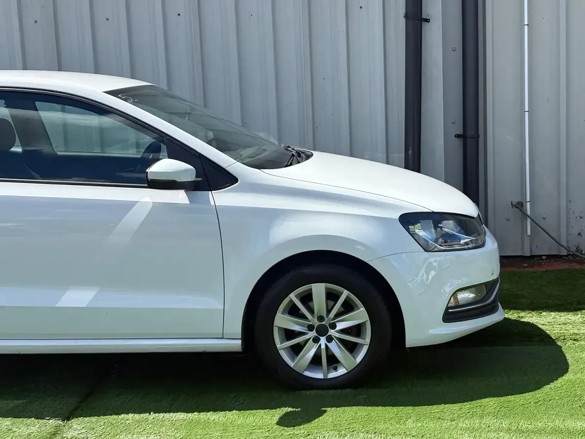 Used VW Polo SE 60 HP (44 kW) 2014 White Hatchback