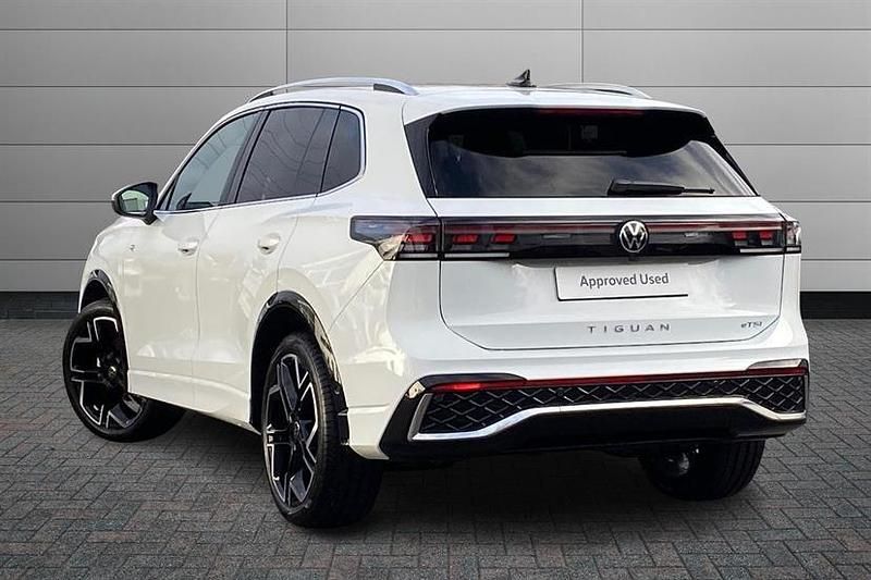 New VW Tiguan R-line 150 HP (110 kW) 2025 Pure white SUV