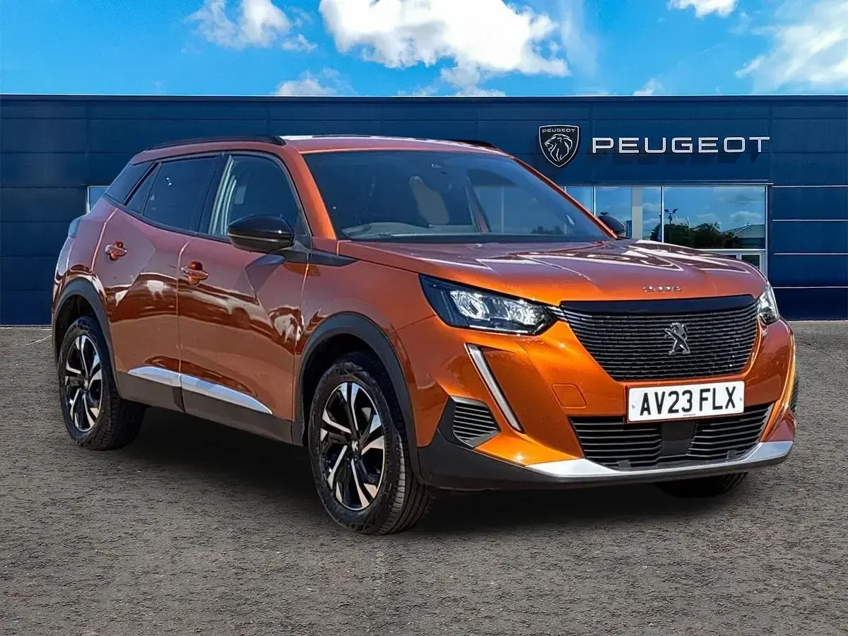 Begagnad Peugeot 2008 Allure+ 2023 Orange SUV