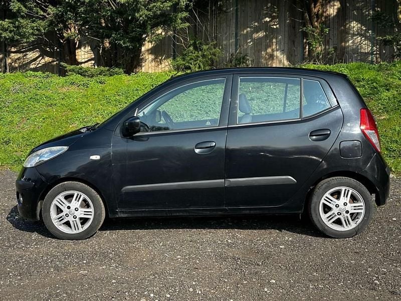 Used Hyundai i10 Comfort 77 HP (56 kW) 2010 Black Hatchback