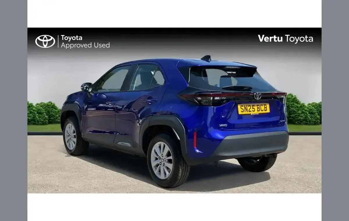 Used Toyota Yaris Cross 113 HP (83 kW) 2025 Blue SUV