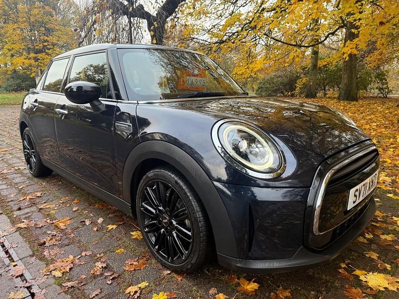 Usado Mini Cooper Exclusive 2021 Negro Utilitario