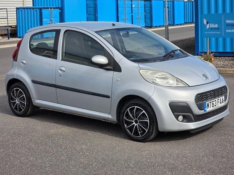 Used Peugeot 107 Active 68 HP (50 kW) 2013 Silver Hatchback