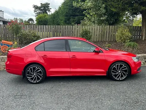 Used VW Jetta SE 140 HP (102 kW) 2011 Red Sedan