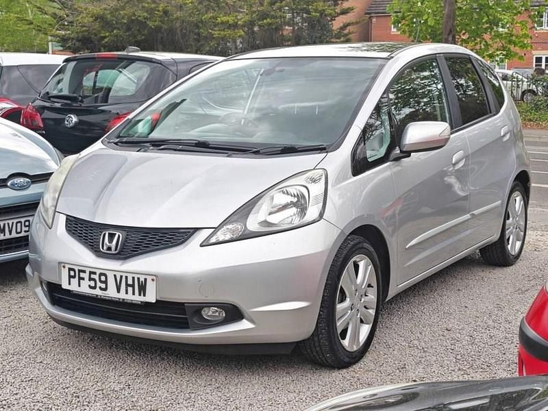Begagnad Honda Jazz EX 100 HK (73 kW) 2010 Silver Halvkombi