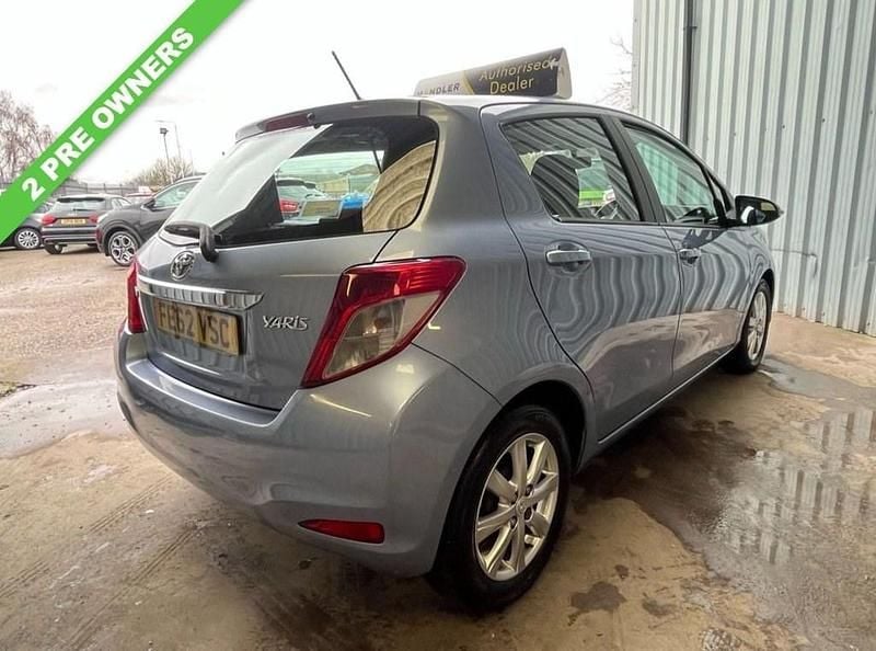 Used Toyota Yaris 101 HP (74 kW) 2012 Blue Hatchback