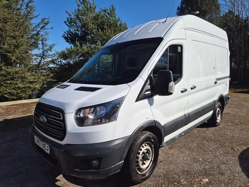 Usado Ford Transit 130 HP (95 kW) 2018 Branco Monovolume