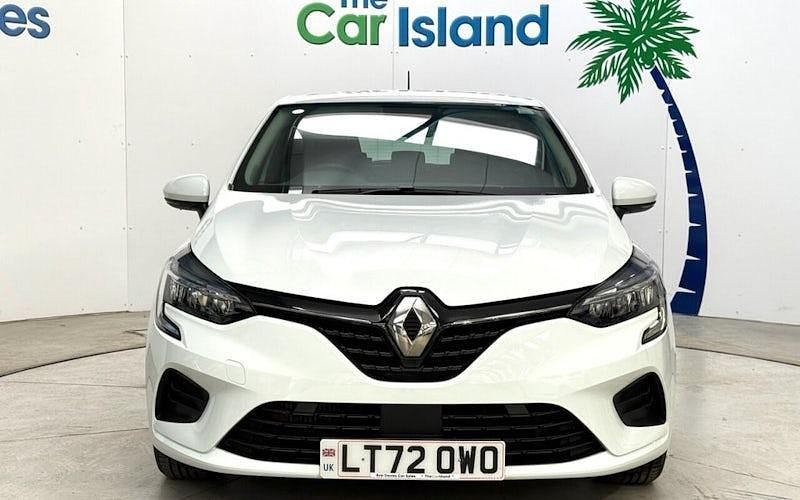 Used Renault Clio V Iconic 90 HP (66 kW) 2022 White Hatchback