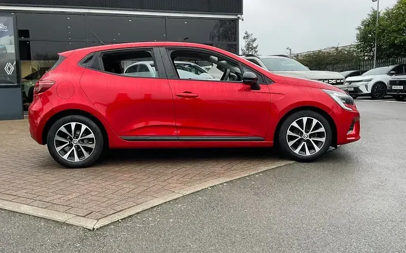 Used Renault Clio Evolution 90 HP (66 kW) 2023 Red Hatchback