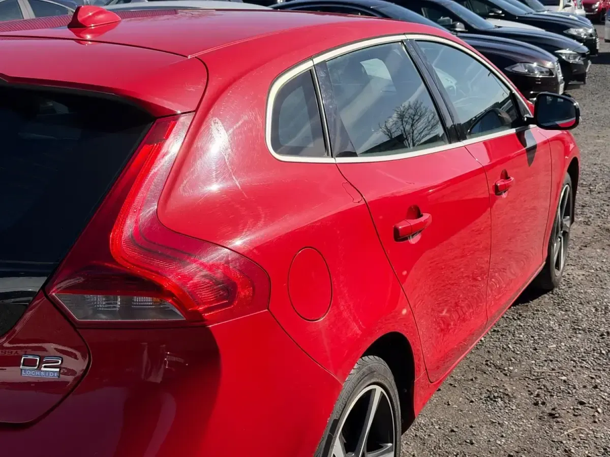 Używany Volvo V40 R-Design 115 KM (84 kW) 2013 Czerwony Hatchback