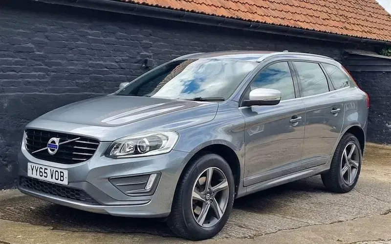 Used Volvo XC60 R-Design 190 HP (139 kW) 2017 SUV