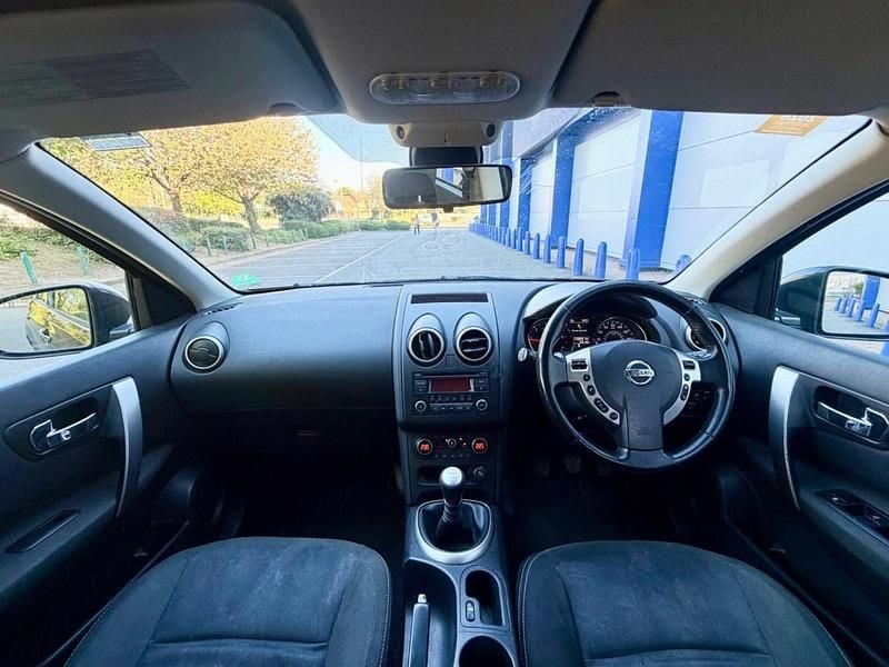 Usado Nissan Qashqai Acenta 110 HP (80 kW) 2012 Preto SUV