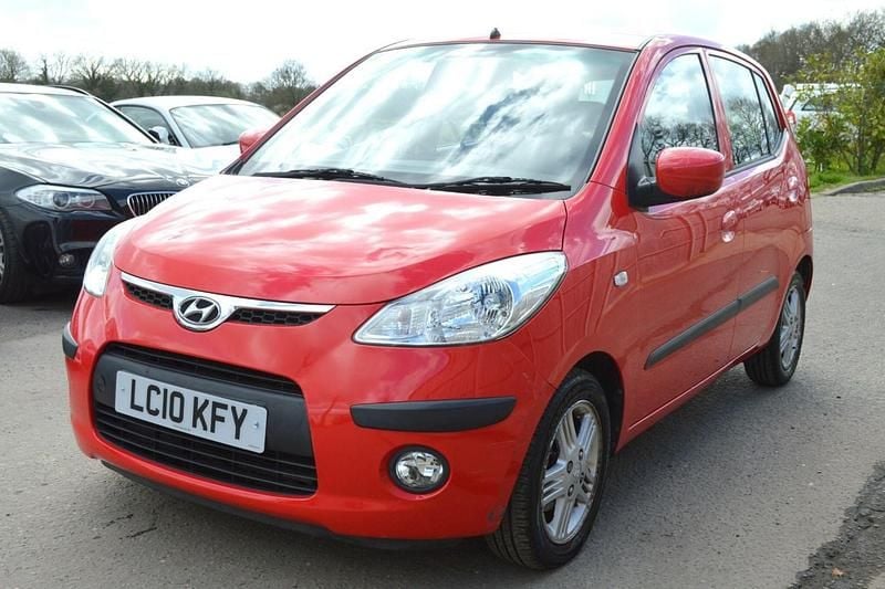 Used Hyundai i10 Comfort 78 HP (57 kW) 2010 Red Hatchback