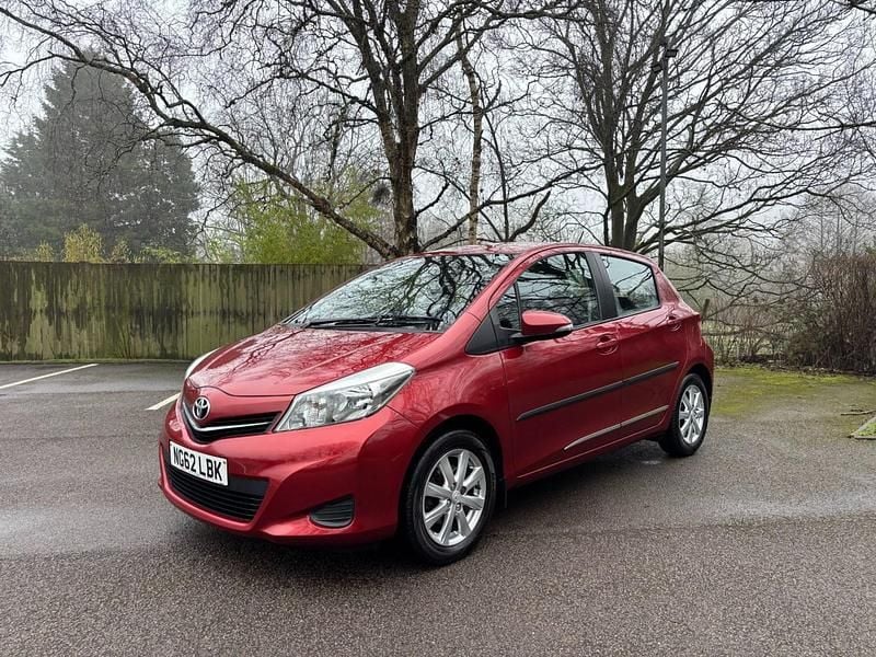 Used Toyota Yaris 2013 Red Hatchback