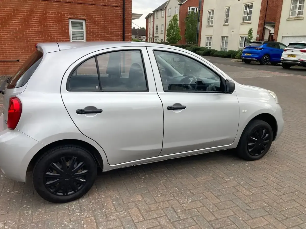 Begagnad Nissan Micra Visia 2014 Silver Halvkombi