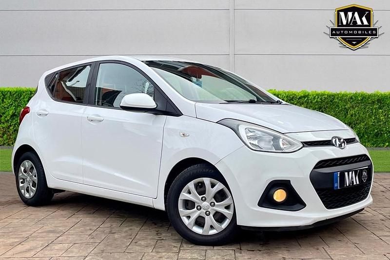 Used Hyundai i10 SE 87 HP (63 kW) 2015 White Hatchback