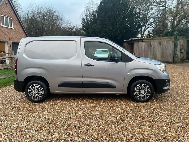 Used Vauxhall Combo Edition 100 HP (73 kW) 2019 Grey MPV