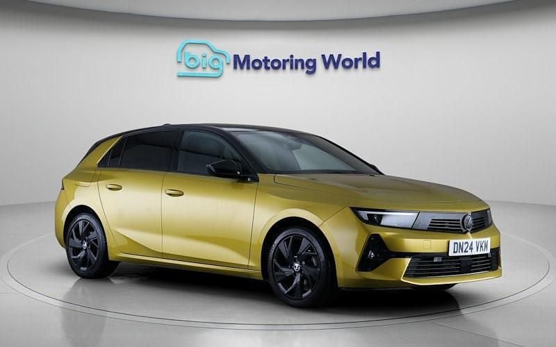 Used Vauxhall Astra S 131 HP (96 kW) 2024 Yellow/black Hatchback