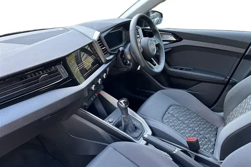 Käytetty Audi A1 Sport 95 HP (69 kW) 2025 Musta Katumaasturi