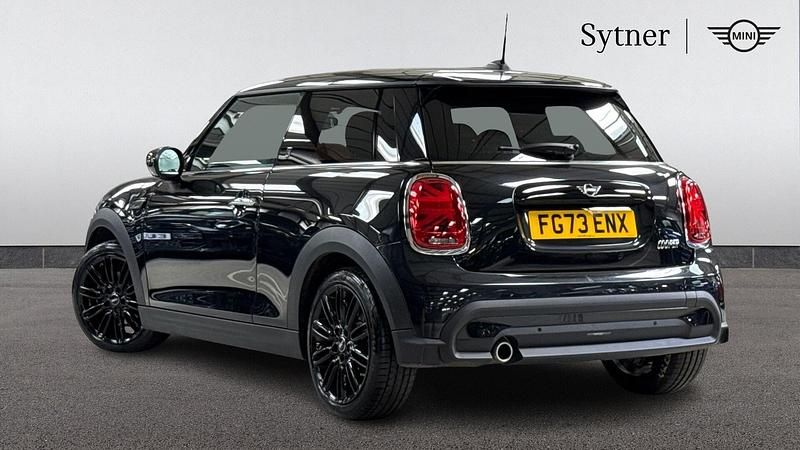 Używany Mini Cooper Exclusive 134 KM (98 kW) 2023 Czarny Hatchback