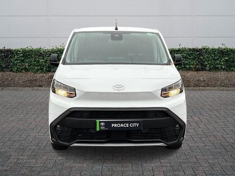 New Toyota Proace 50 kW (68 HP) 2025 White MPV