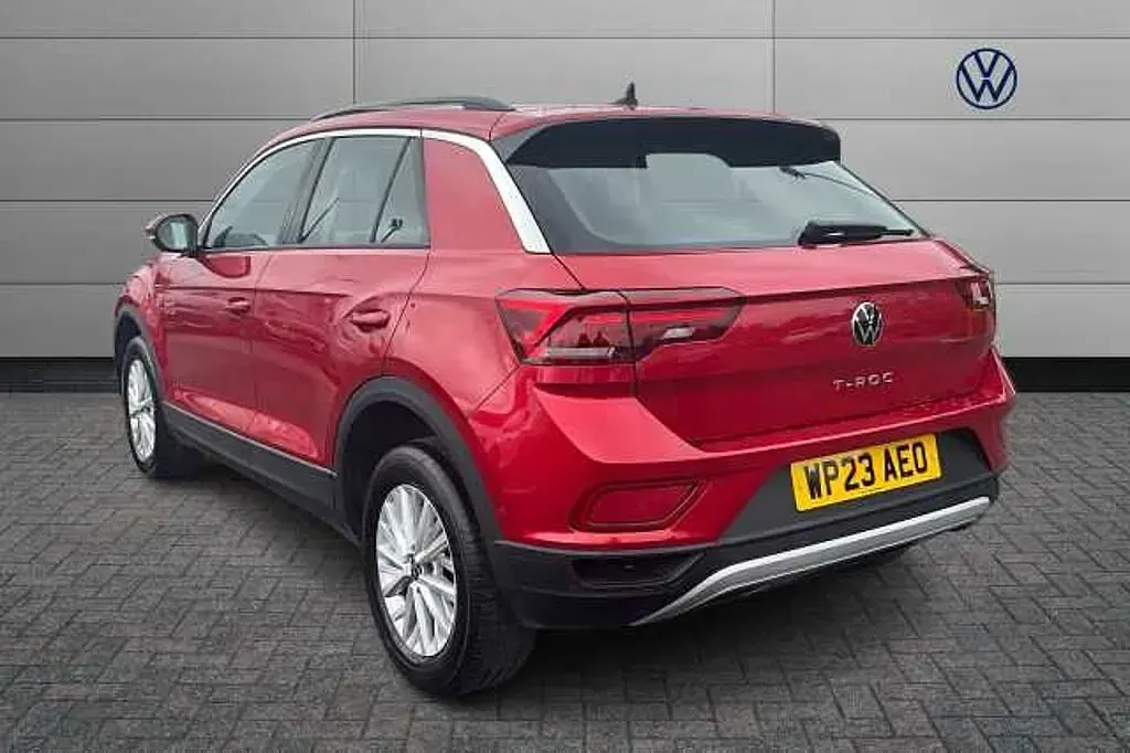 Used VW T-Roc Life 150 HP (110 kW) 2023 Red SUV