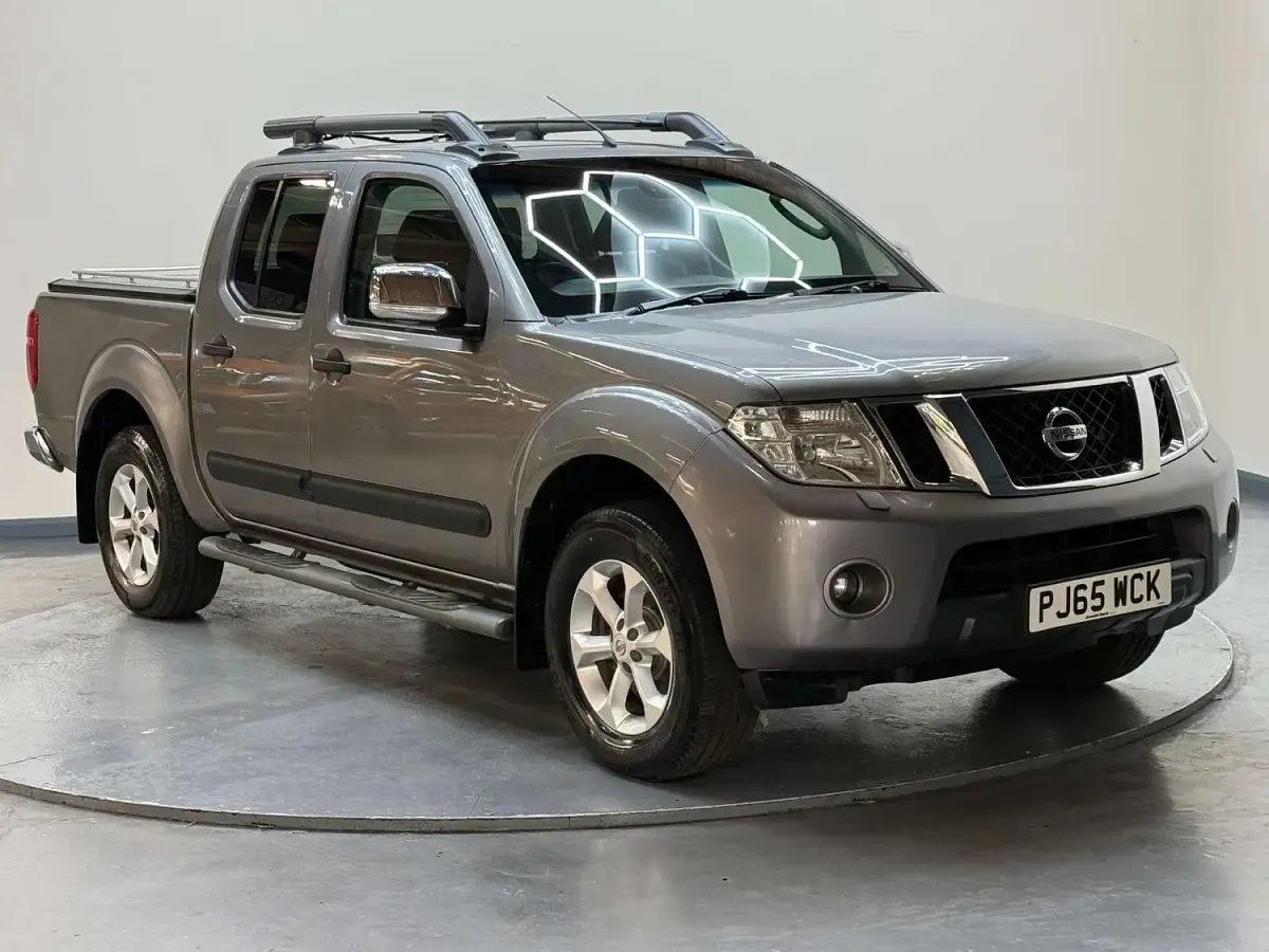 Used Nissan Navara Tekna 190 HP (139 kW) 2015 Grey Pickup