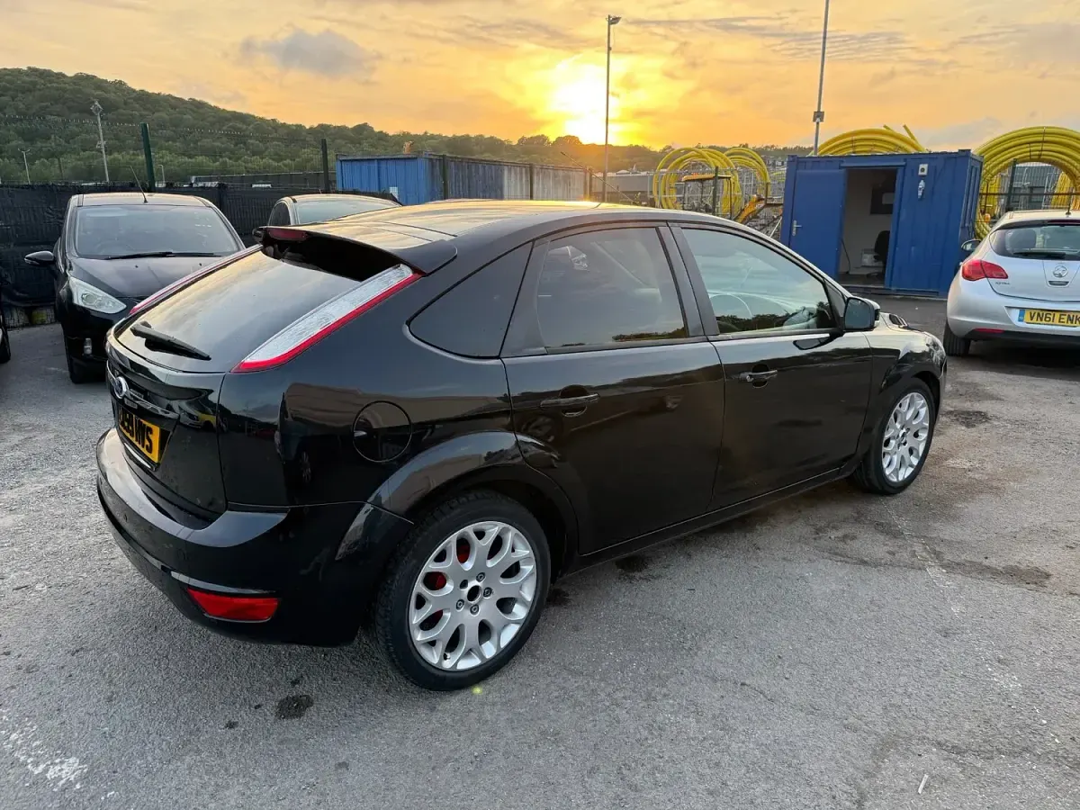 Used Ford Focus Zetec 110 HP (80 kW) 2009 Black Hatchback