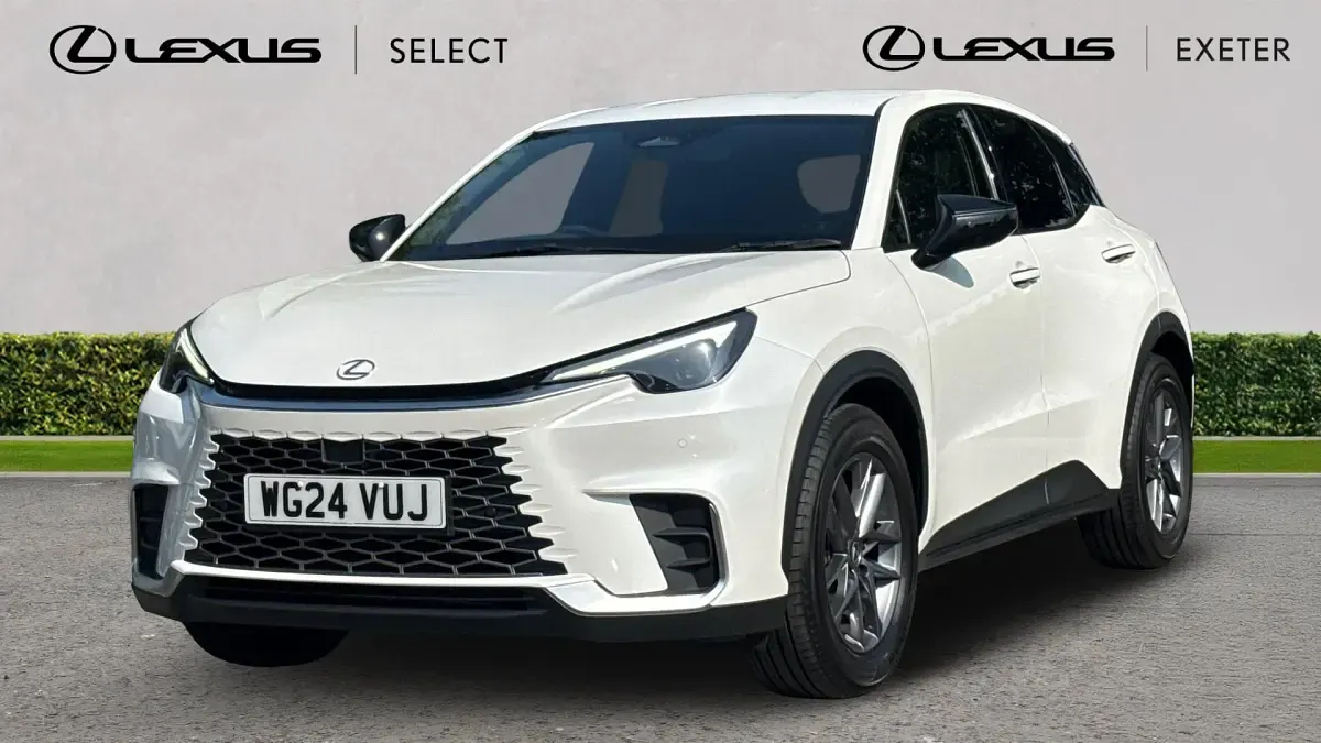 Used Lexus LBX 136 HP (100 kW) 2024 Sonic white SUV