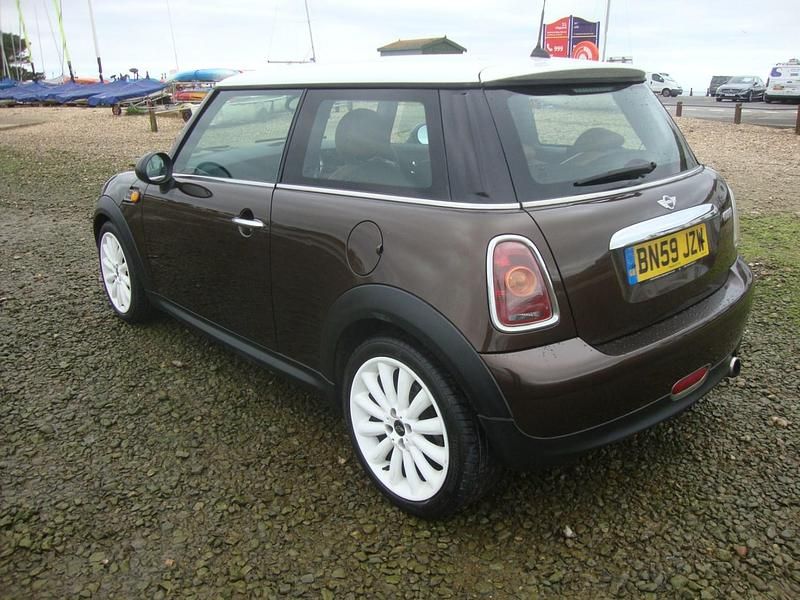 Usado Mini Cooper Hatch 2009 Marrón Utilitario