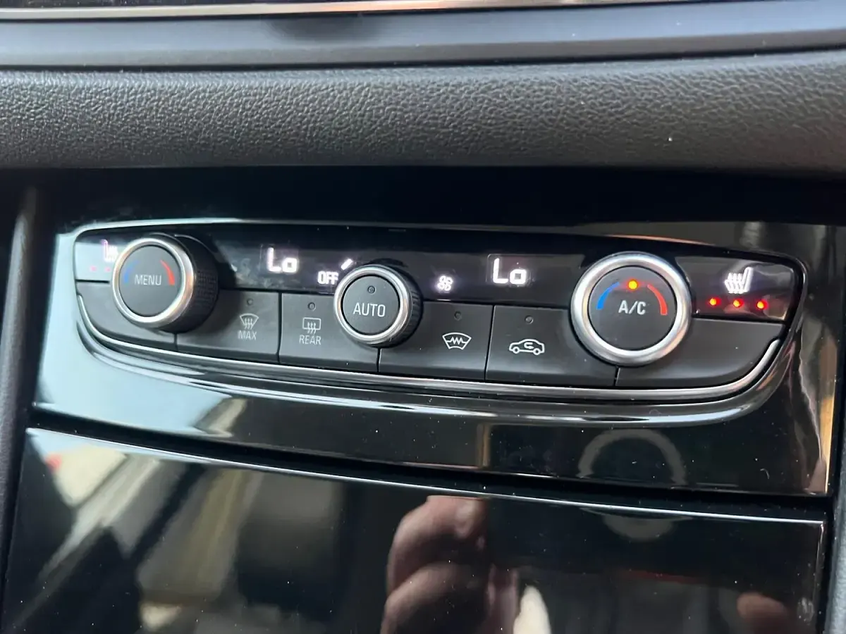 Used Vauxhall Grandland X Ultimate 128 HP (94 kW) 2023 White SUV