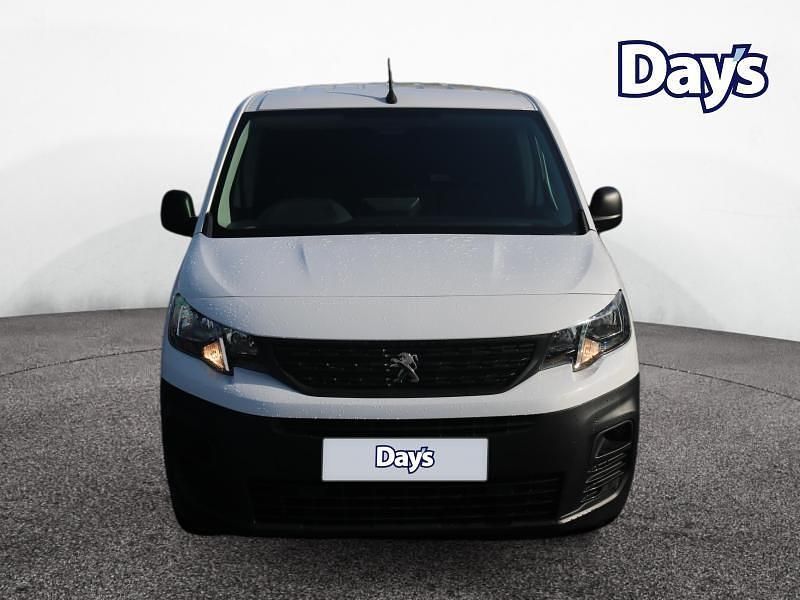 Used Peugeot Partner Premium 131 HP (96 kW) 2023 White MPV