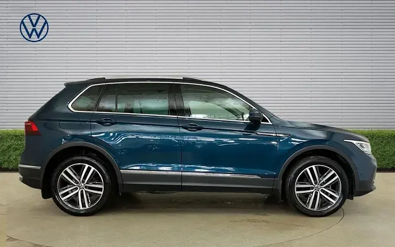 Gebraucht VW Tiguan Elegance 150 PS (110 kW) 2023 Blau SUV