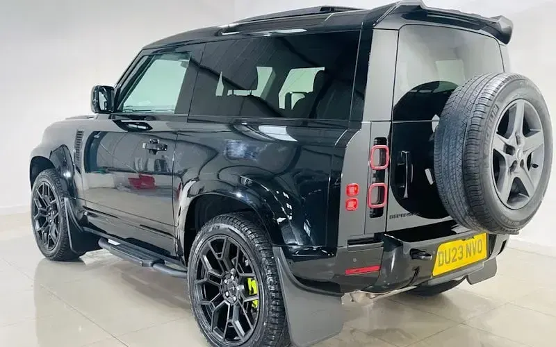 Usado Land Rover Defender SE Dynamic 249 HP (183 kW) 2025 SUV