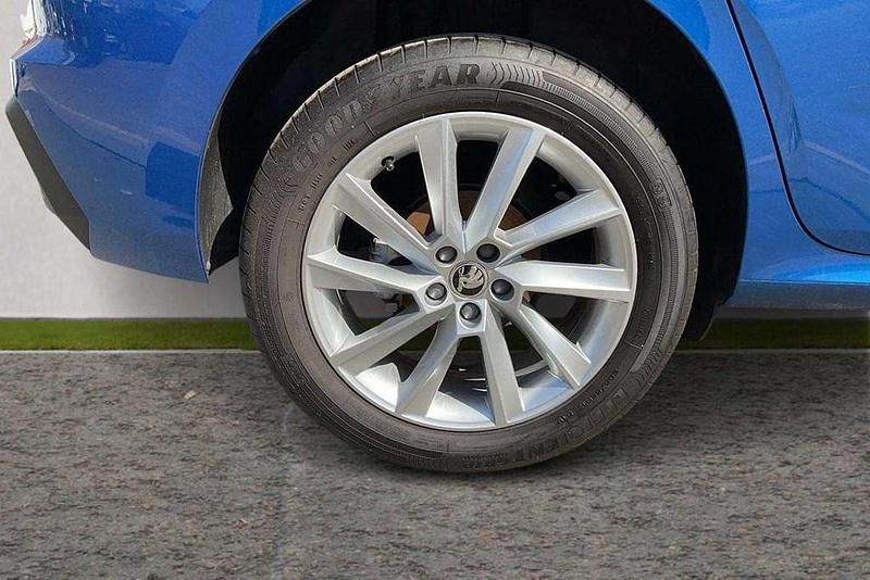 Begagnad Skoda Kamiq SE 94 HK (69 kW) 2024 Blå SUV