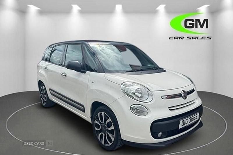 White/black Used 2015 Fiat 500L Lounge MPV | £3,495 (Fair price) - Image 1/1