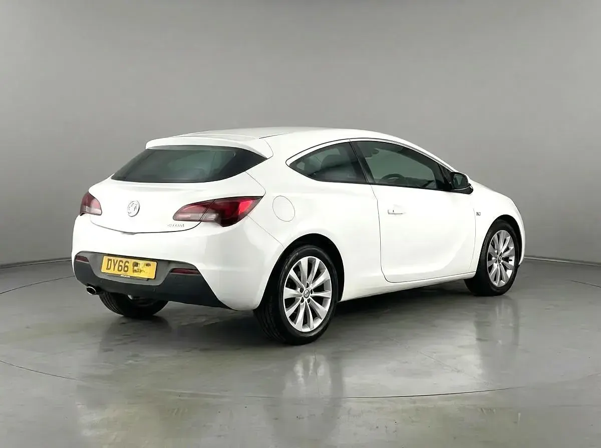 Usado Vauxhall Astra GTC SRi 2016 Branco Citadino
