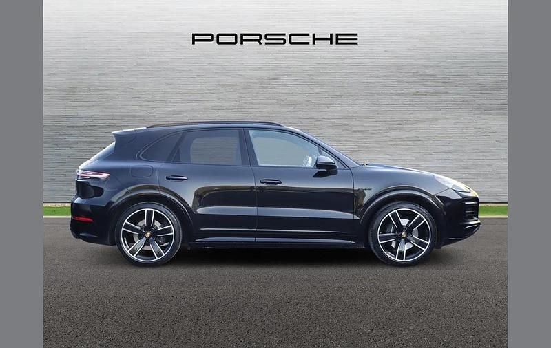 Used Porsche Cayenne Platinum Edition 456 HP (335 kW) 2022 Black SUV