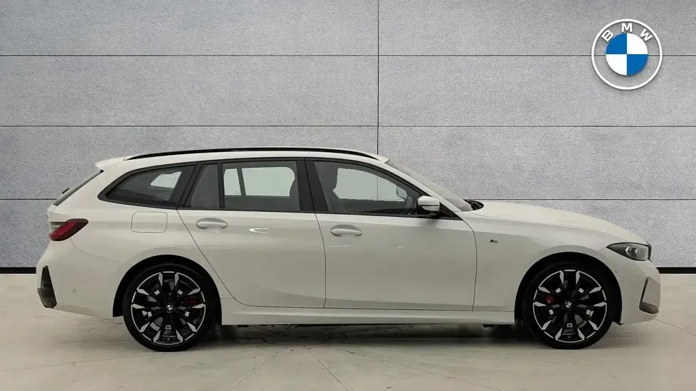 Used BMW 330 M Sport 288 HP (211 kW) 2025 White Estate