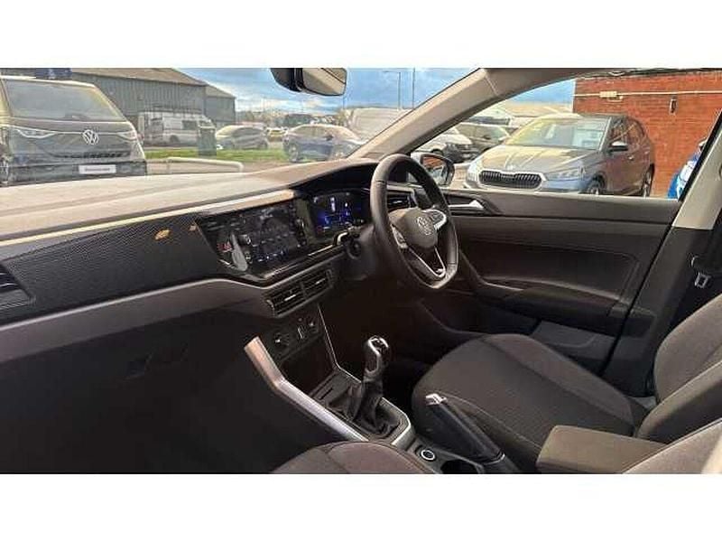 Used VW Polo Life 80 HP (58 kW) 2024 Silver Hatchback