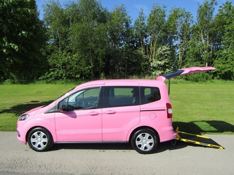 Black Used 2020 Ford Tourneo Courier Zetec MPV | £9,995 (Good price) - Image 1/3