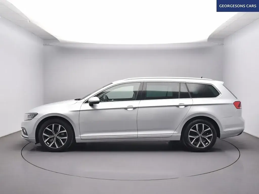 Begagnad VW Passat SEL 150 HK (110 kW) 2023 Silver Kombi